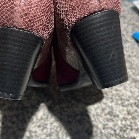 VIONIC ANNE RED SUEDE SNAKE DETAILED BOOTIES SIZE 9 - Picture 7 of 8